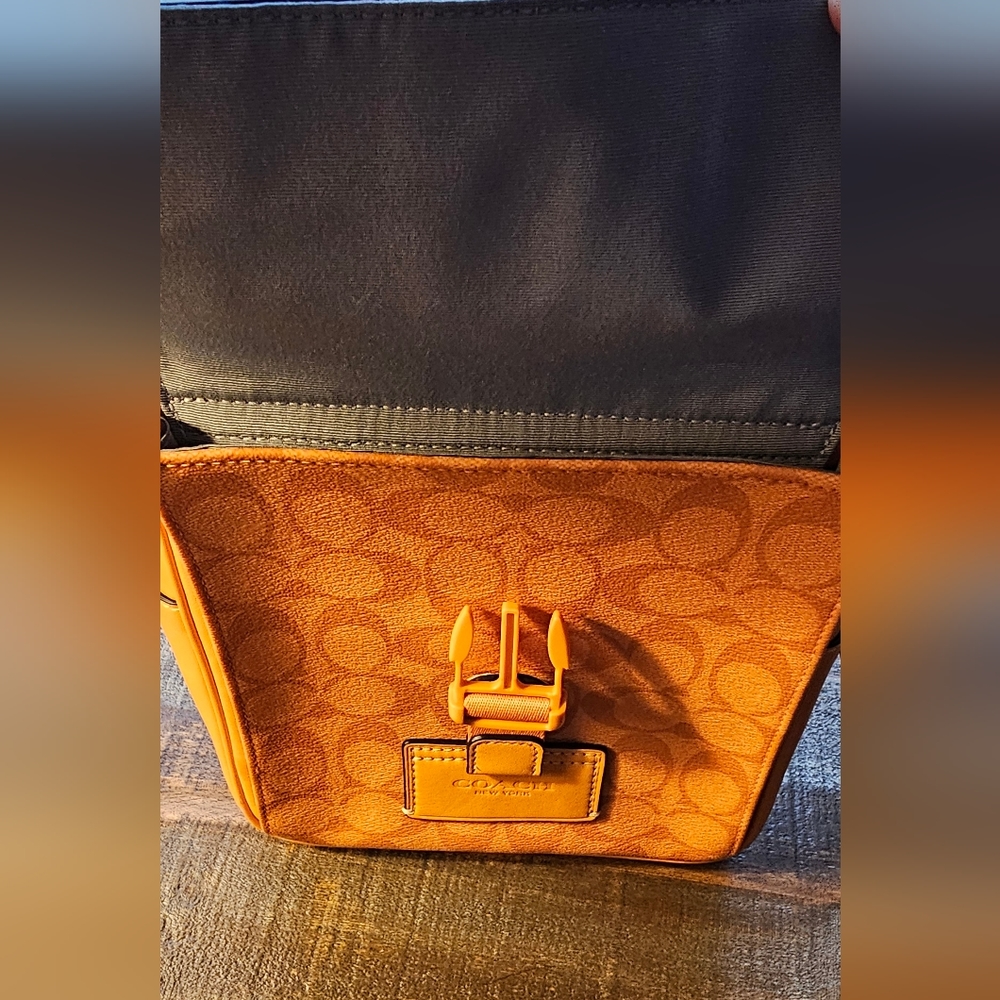 Coach Track Pack In Signature Canvas - Picture 9 of 10
